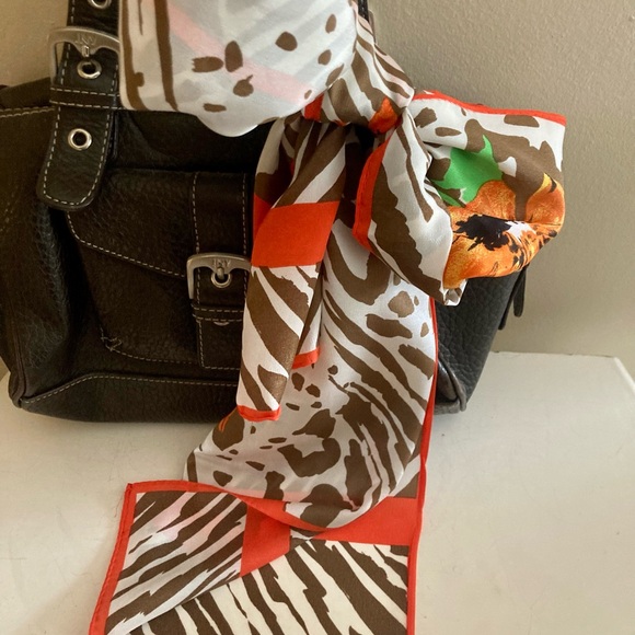 BILL BLASS colourful vintage silk scarf - Picture 5 of 10